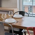 Beautiful With Spacious Balcony By Renters 아파트 브로츠와프