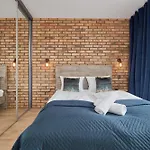 Beautiful With Spacious Balcony By Renters 브로츠와프
