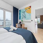 Beautiful With Spacious Balcony By Renters