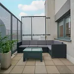 Beautiful With Spacious Balcony By Renters 아파트