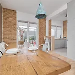 아파트 Beautiful With Spacious Balcony By Renters 브로츠와프