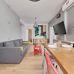 아파트 Beautiful With Spacious Balcony By Renters