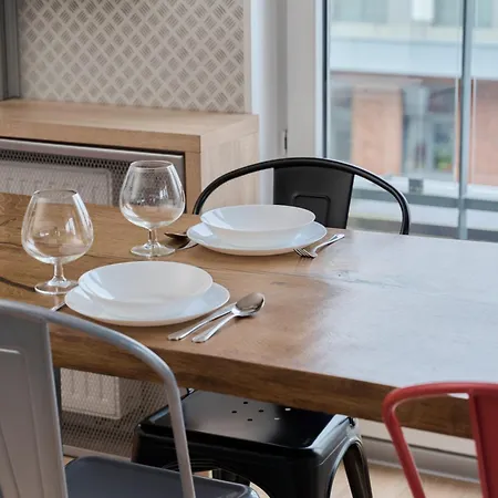 Beautiful With Spacious Balcony By Renters Apartment Wroclaw