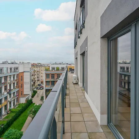 Beautiful With Spacious Balcony By Renters Apartament