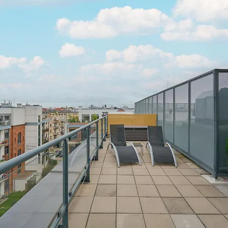 Beautiful With Spacious Balcony By Renters 브로츠와프