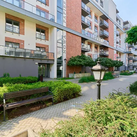 Beautiful With Spacious Balcony By Renters * 브로츠와프