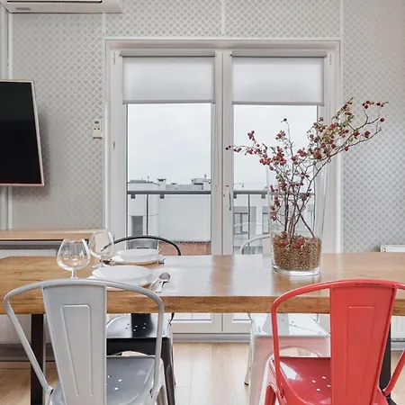 Beautiful With Spacious Balcony By Renters Apartment Wroclaw
