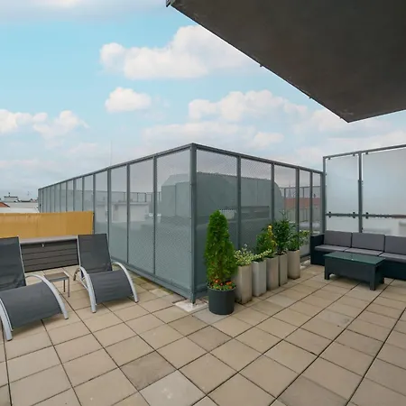 Beautiful With Spacious Balcony By Renters * فروتسواف