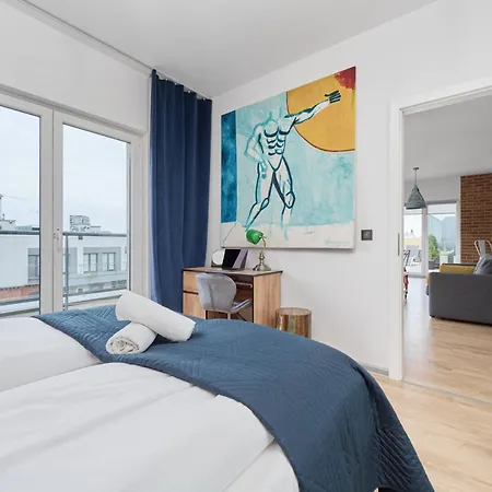 Beautiful With Spacious Balcony By Renters