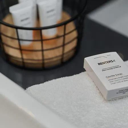 Beautiful With Spacious Balcony By Renters شقة فروتسواف