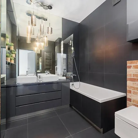 Beautiful With Spacious Balcony By Renters