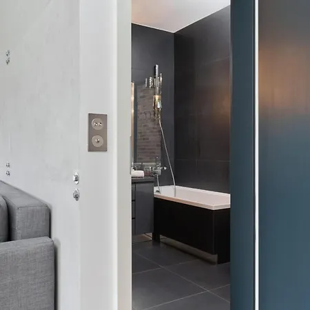 Beautiful With Spacious Balcony By Renters