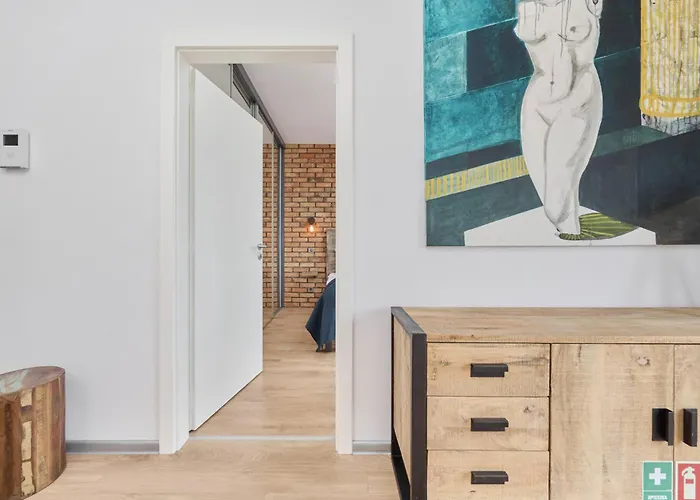 Beautiful With Spacious Balcony By Renters Wrocław