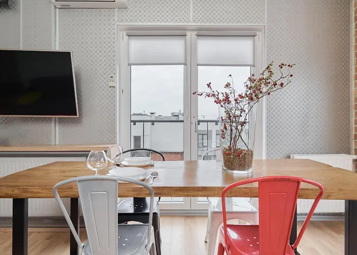 Beautiful With Spacious Balcony By Renters Appartement Wrocław