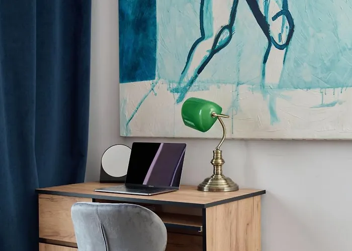 Beautiful With Spacious Balcony By Renters *