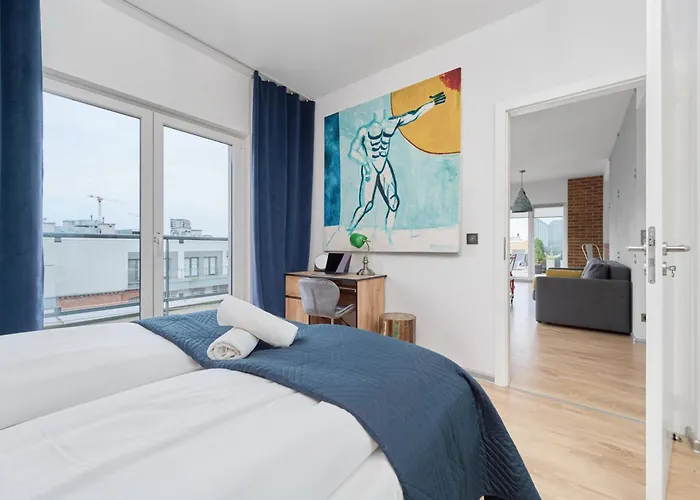 Beautiful With Spacious Balcony By Renters